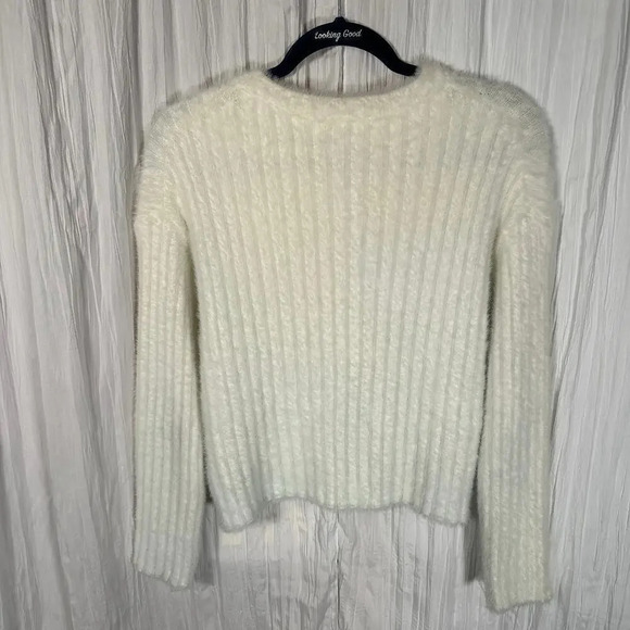 Babton Aritzia Fuzzy Ribbed White Sweater XS - Picture 4 of 7